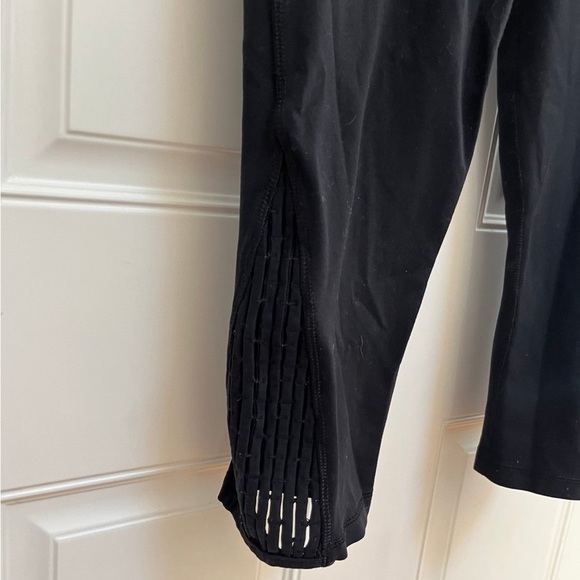 Glyder black leggings side cut out size medium - Picture 2 of 4